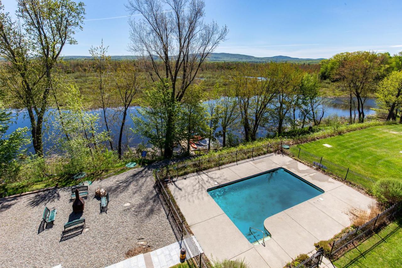 Hotel Lac Brome Лак-Бром Экстерьер фото