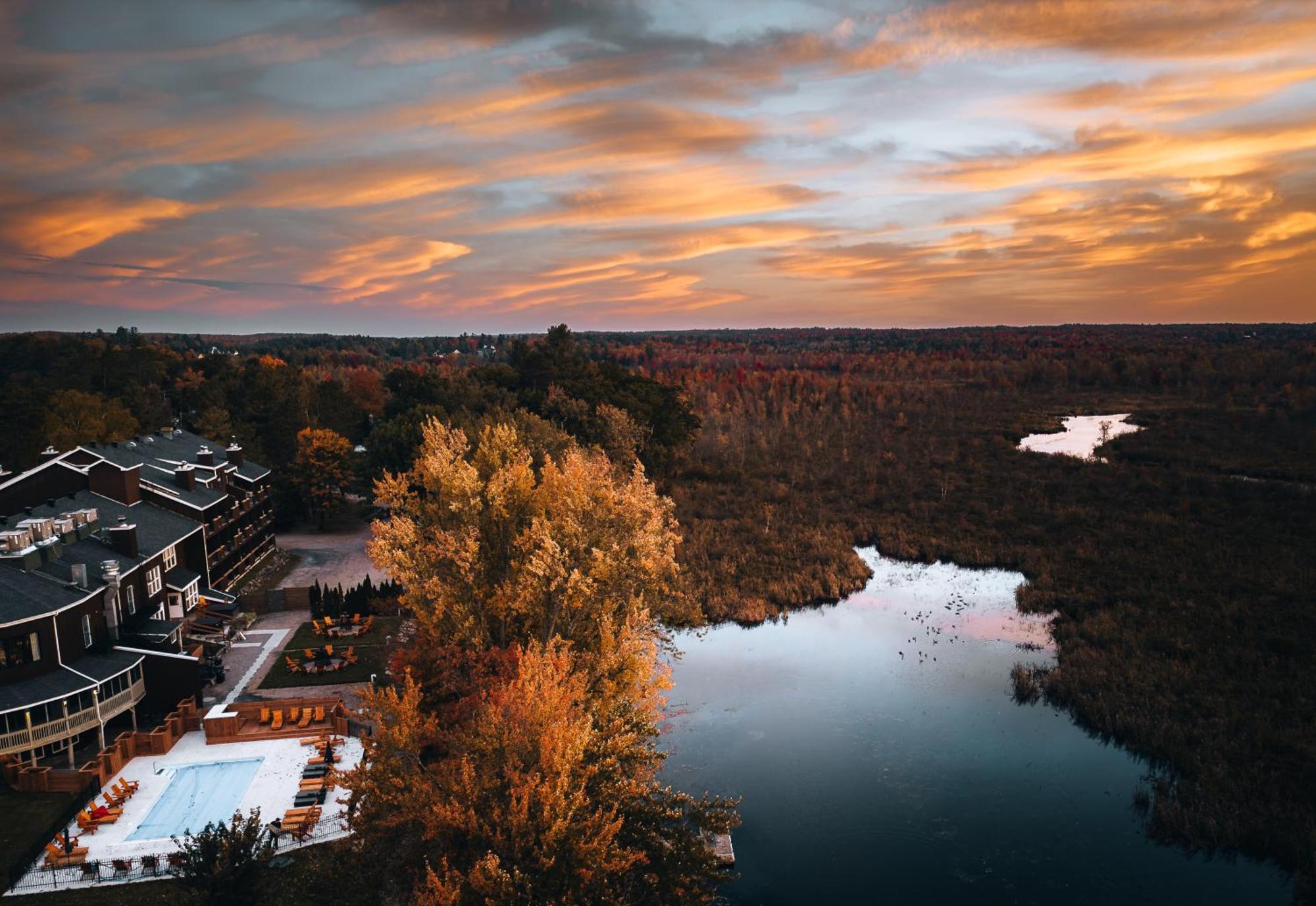 Hotel Lac Brome Лак-Бром Экстерьер фото