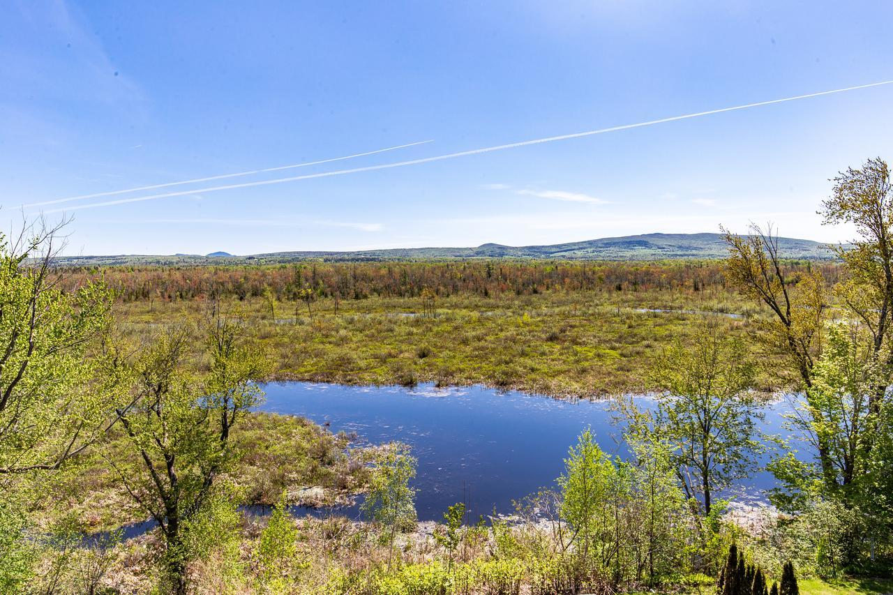 Hotel Lac Brome Лак-Бром Экстерьер фото