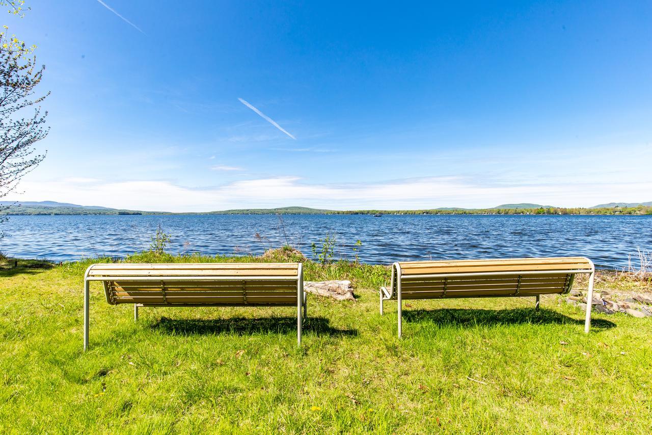 Hotel Lac Brome Лак-Бром Экстерьер фото