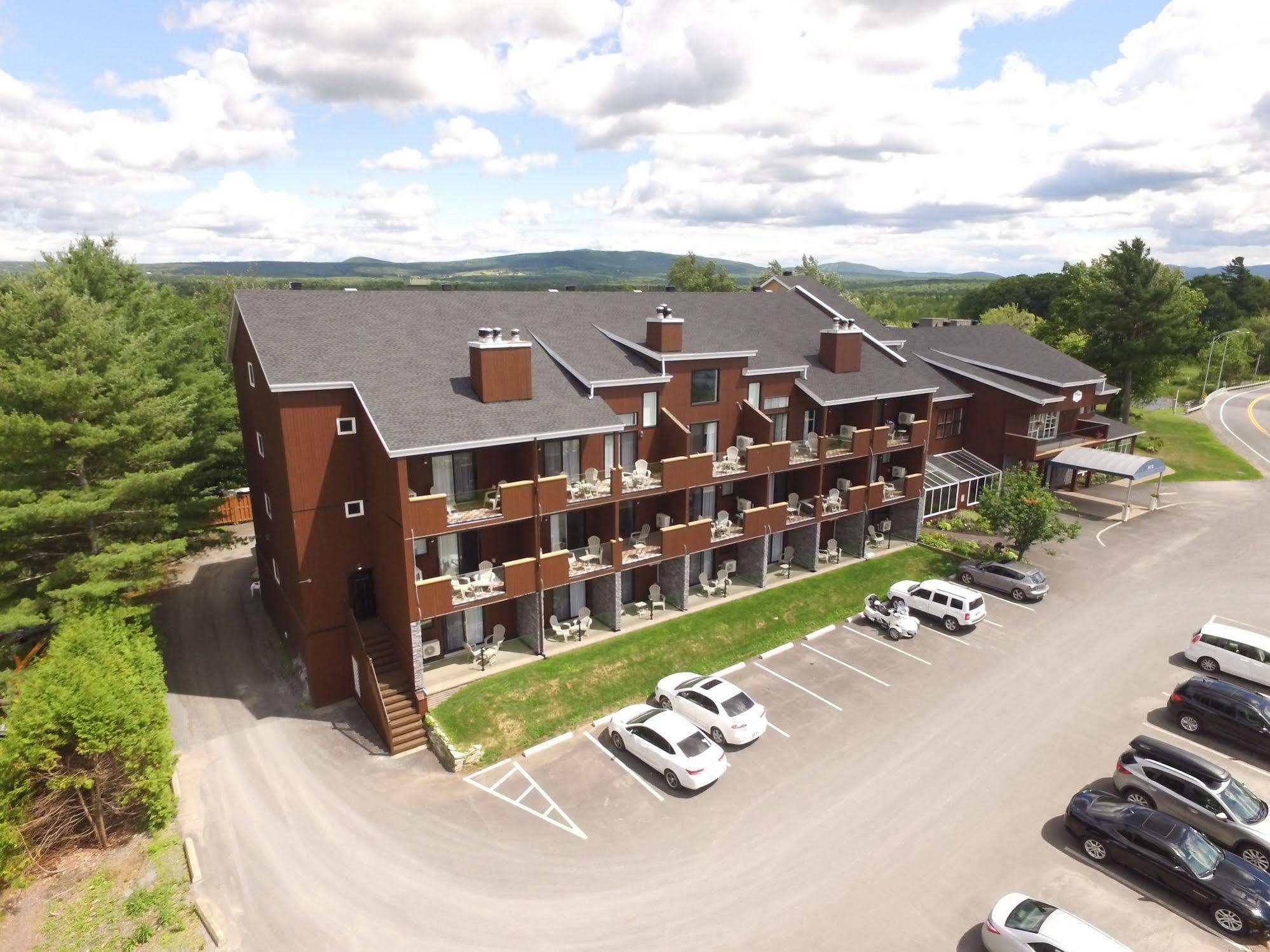 Hotel Lac Brome Лак-Бром Экстерьер фото
