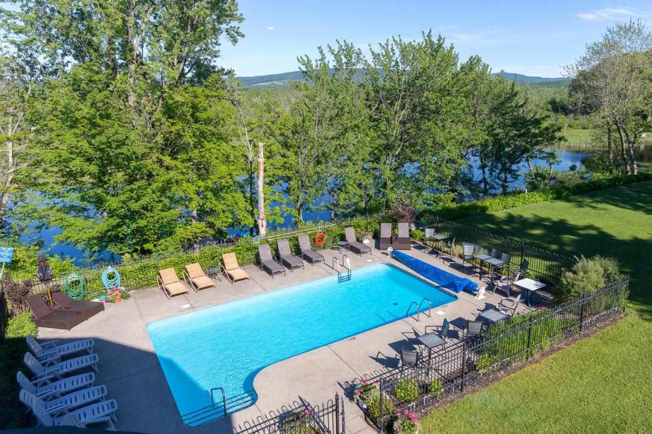 Hotel Lac Brome Лак-Бром Экстерьер фото